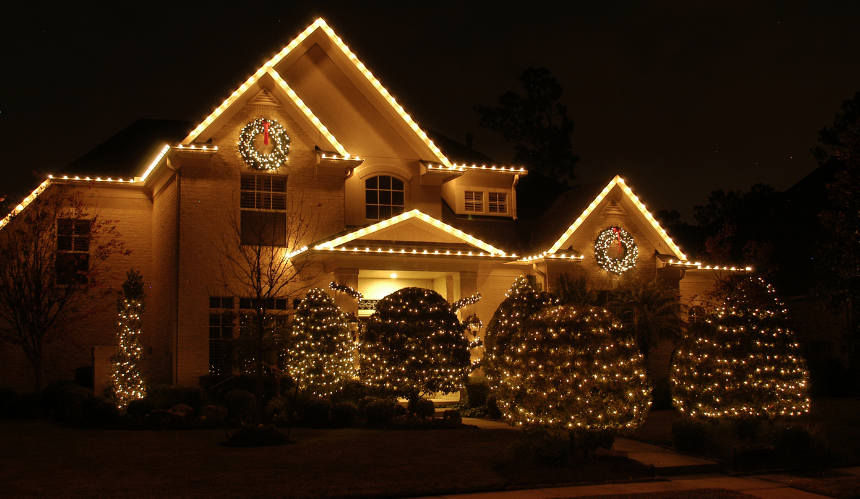house with Christmas decorations